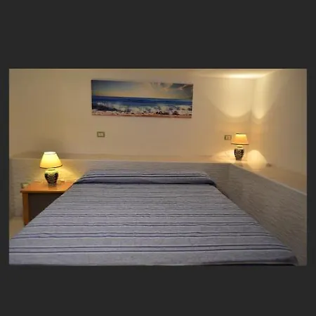 With 2 Bedrooms In Cea Barisardo With Enclosed Garden 300 M From The Beach Apartmán Bari Sardo