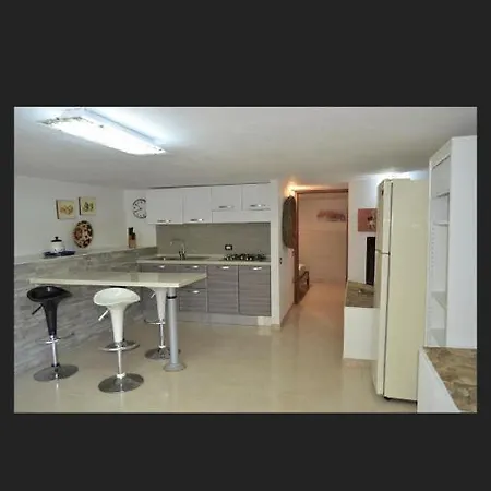 With 2 Bedrooms In Cea Barisardo With Enclosed Garden 300 M From The Beach Apartmán *
