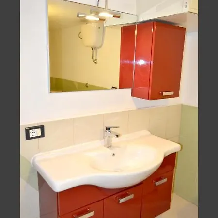 With 2 Bedrooms In Cea Barisardo With Enclosed Garden 300 M From The Beach *