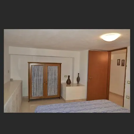 With 2 Bedrooms In Cea Barisardo With Enclosed Garden 300 M From The Beach Apartmán