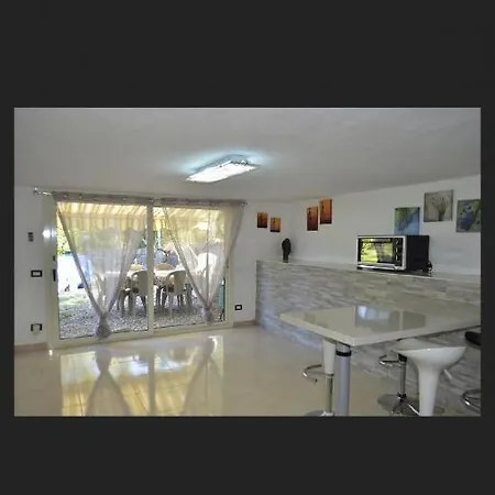 Apartmán With 2 Bedrooms In Cea Barisardo With Enclosed Garden 300 M From The Beach